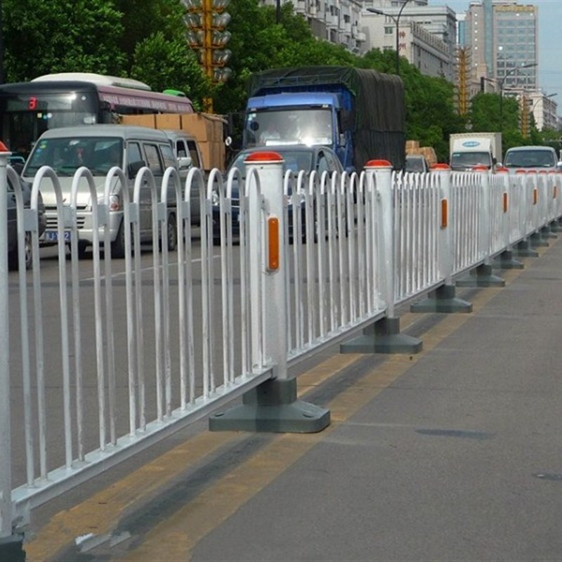 锌钢京式道路护栏非机动车道隔离栏杆市政镀锌喷塑户外金属围栏