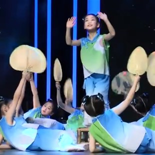 六一新款童年的夏夜儿童舞蹈服民族扇子舞演出舞台板凳道具表演服