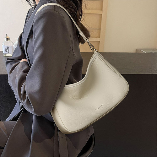 单肩包斜挎软皮包包女式2025新款春夏高级通勤腋下大容量真皮女包