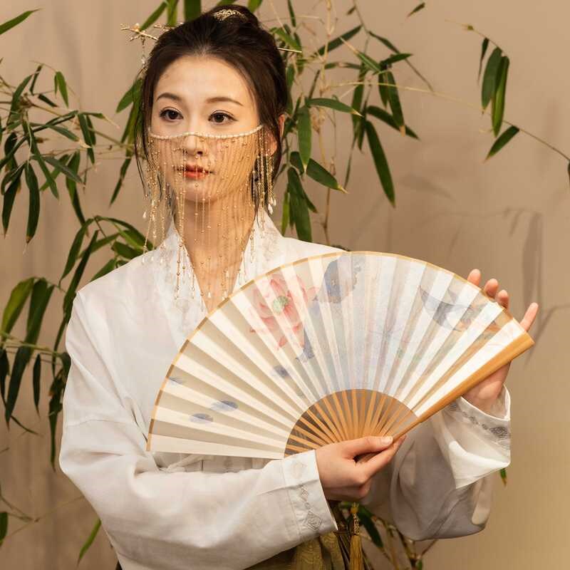 8寸扇子折扇中国风古风双面绢布18方男女汉服新中式折叠扇舞蹈扇图片