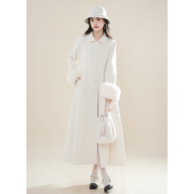 心动的信号 2025冬季新款法式赫本大衣中长款高级感白色毛领外套