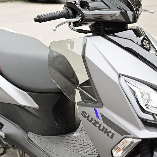 适用铃木uy125腿部风挡改装配件加大侧护板专用风挡挡风被护膝盖