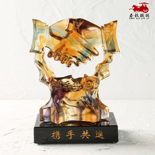 携手共进握手奖杯琉璃公司企业办B公室商务礼品定制装饰工艺品摆