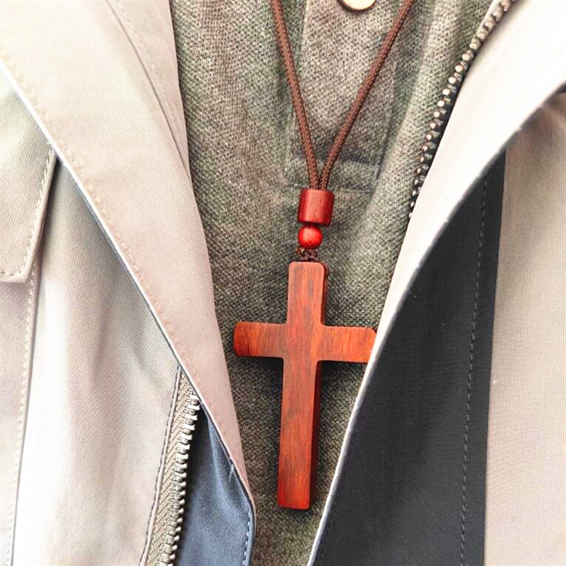 手工雕刻檀木十字架吊坠项链毛衣链车载挂件饰品乌木个性复古情侣