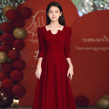 酒红色敬酒服新娘2023新款结婚便装订婚高级晚礼服连衣裙平时可穿