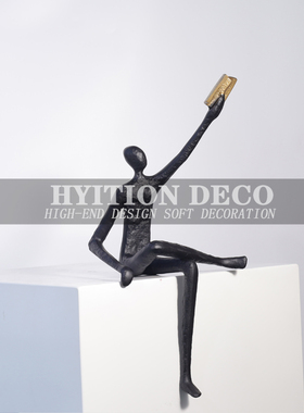 现代创意金属抽象人物看书雕塑样板房售楼处客厅玄关软装饰品