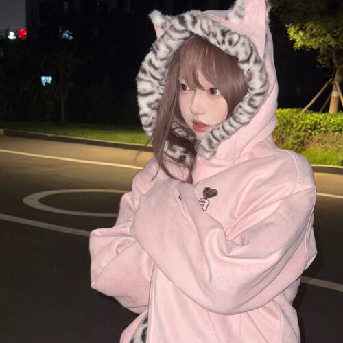 甜美耳朵豹纹连帽上衣女
