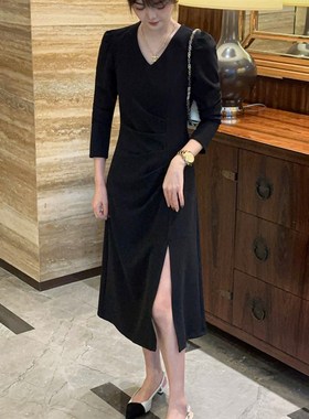 陌瑟MOSE【暗夜玫瑰】秋冬气质V领设计感长袖显瘦连衣裙小黑裙