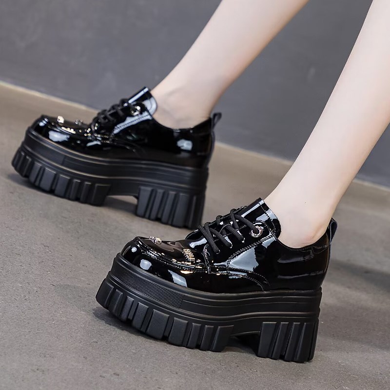 真皮黑色小皮鞋女秋冬新s款英伦风厚底内增高女鞋漆皮休闲松糕棉