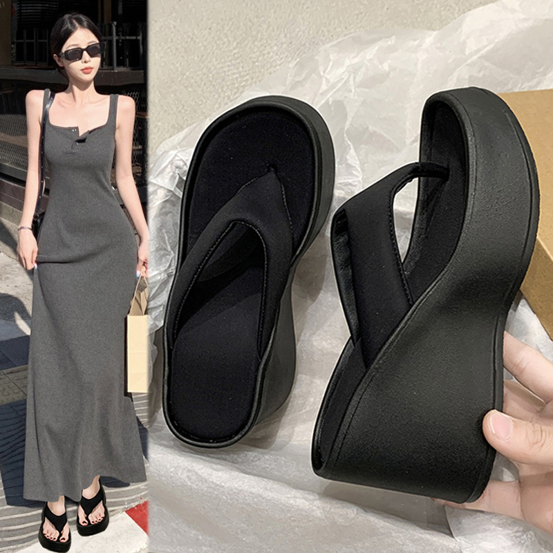 坡跟人字拖女新款2024夏季厚底高E跟外穿夹脚增高松糕网红凉拖鞋