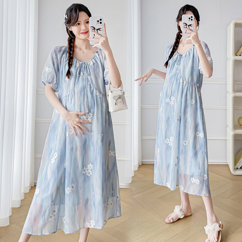 孕妇夏装连衣裙时尚洋气碎花孕妇装中长款法式减龄宽松刺绣裙子女