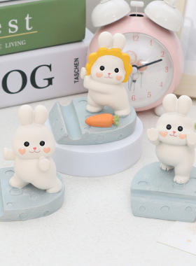 可爱创意小兔子摆件工位宿舍桌面追剧手机支架饰品实用女生日礼物