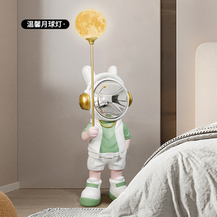 大型宇航员落地摆件潮酷轻奢太空人举灯客厅电视柜装饰品乔迁礼品