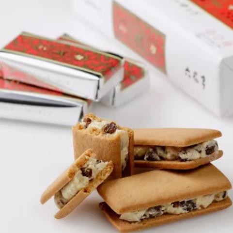 现货日本北海道六花亭 白巧克力葡萄干 干朗姆酒饼干 干5枚入1