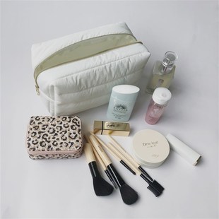 高级感奶油风大容量收纳便携羽绒间棉泡芙化妆 网红防水2d024新款