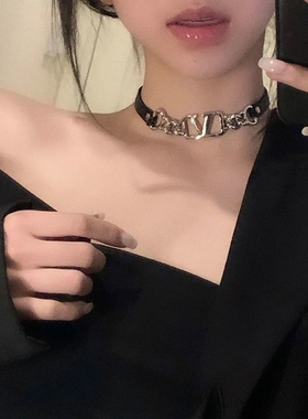 黑色女款项链个性复古皮绳项圈歌特十字颈带摇滚嘻哈网红脖链