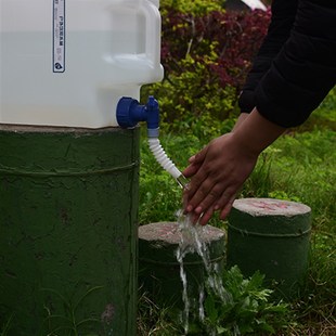 水桶带盖家用手提储水箱PE自驾游 户外水桶车载纯净饮用水桶矿泉装