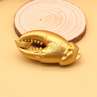 手中有钱手把件招财手里有钳螃蟹钳手上金属摆件蟹钳手把件