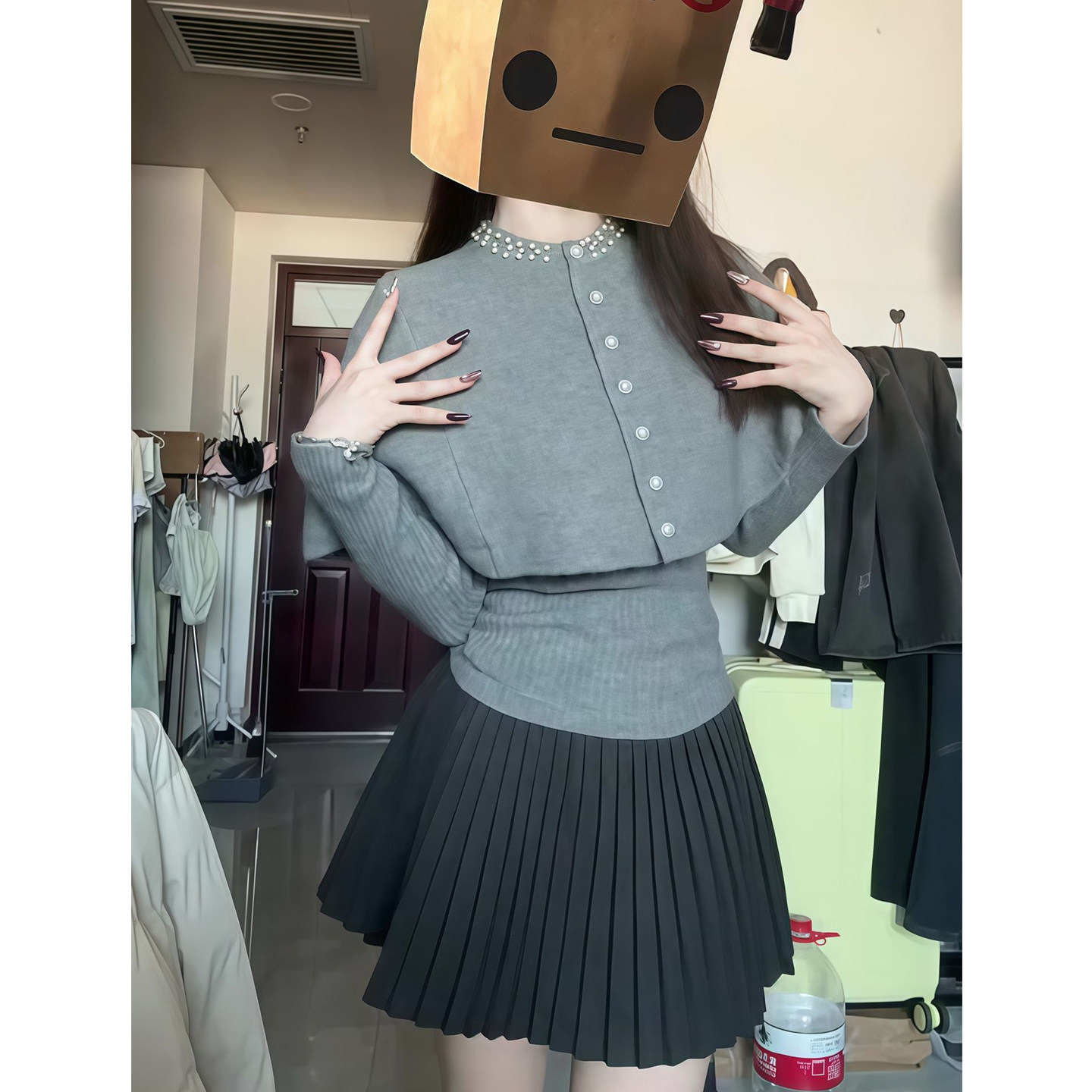 减龄感重工烫钻披肩斗篷针织衫女修身长袖打底衫搭宽松百褶裙套装