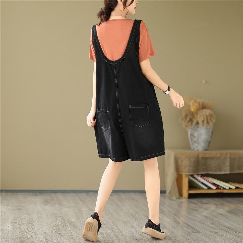 多口袋黑色宽松工装牛仔背带裤女夏季胖妹妹显瘦a字阔腿连体短裤