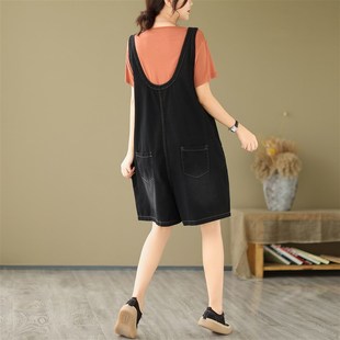 多口袋黑色宽松工装牛仔背带裤女夏季胖妹妹显瘦a字阔腿连体短裤