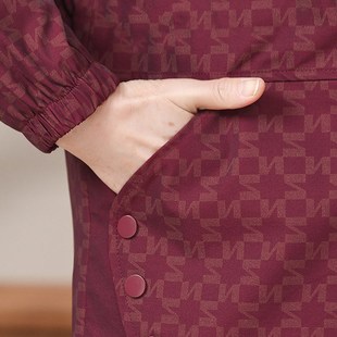 妈妈春装短款外套薄款中老年女款休闲拉链夹克老人奶奶春秋上衣服