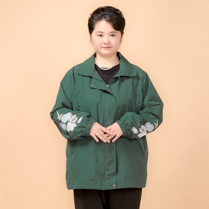 胖妈妈春秋外套2021新款中老年加肥加大码短款风衣胖太太秋装上衣