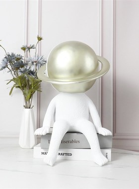 现代简约太空人摆件玄关电视柜家居客厅酒店简约酒柜北欧桌面装饰