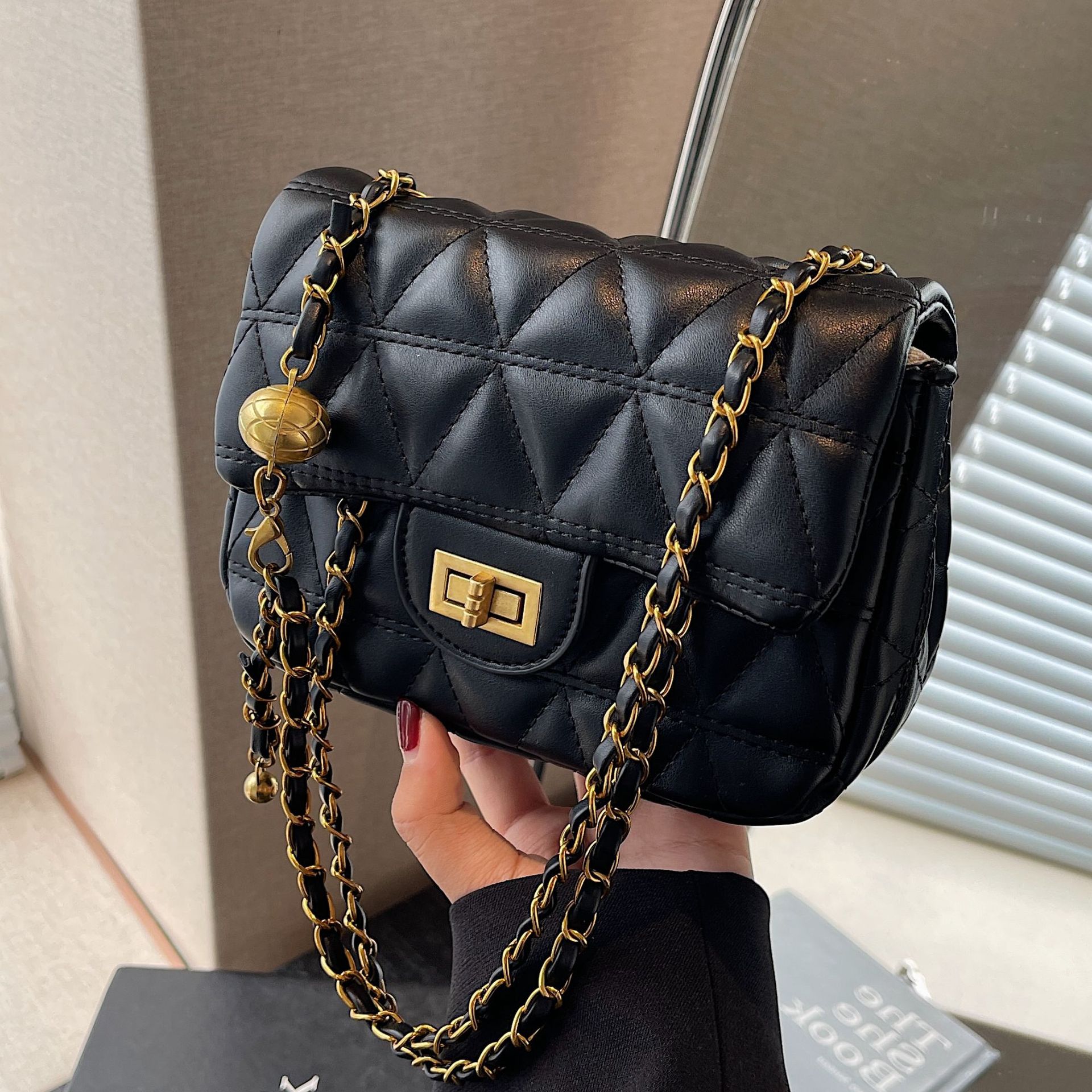 斜挎包包女2025新款高级感单肩包菱格链条包简约百搭小方包腋下包