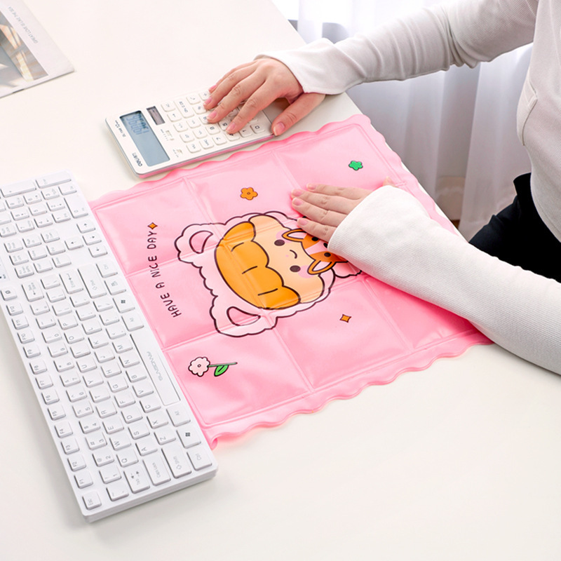 新疆包邮 卡通冰垫办公室坐垫防暑冰凉贴加厚冰凉垫桌面清凉冰垫