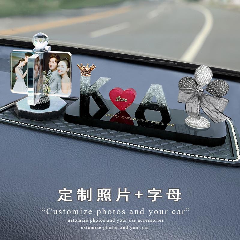 2024新款汽车照片摆件水晶定制字母副驾驶车网红情侣女神车载相册