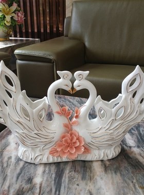 白色陶瓷天鹅摆件结婚送r新人礼物创意送新娘闺蜜订婚礼品家居装