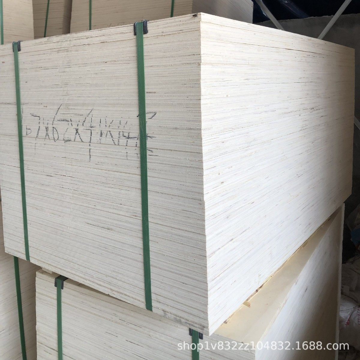 厂家直供再生废旧模板贴面胶合板 废旧模板LVL免熏蒸木方脚墩,基础建材,胶合板,淘宝优惠券,粉丝福利购,淘宝优惠卷