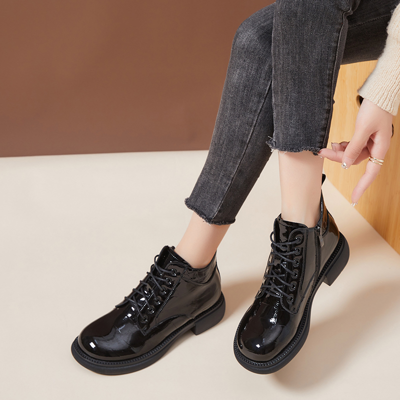 英伦风马丁靴2023新款漆皮女靴子春秋粗跟小皮鞋真皮短靴大尺码女