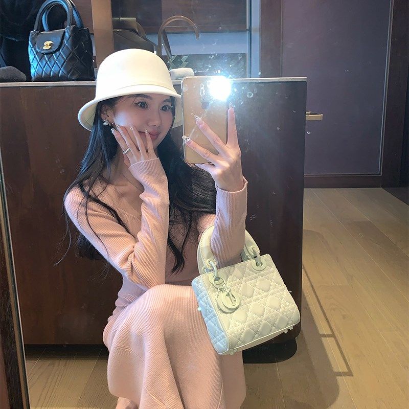 法式气质风粉色v领a字毛衣针织连衣裙修身中长款裙子收腰性感长裙