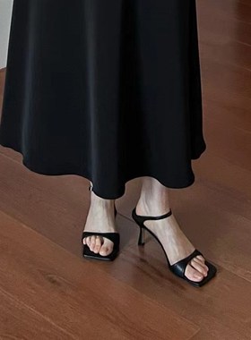 陈姬儿夏季e新款复古方头黑色凉鞋女细高跟露趾一字扣高跟鞋9311