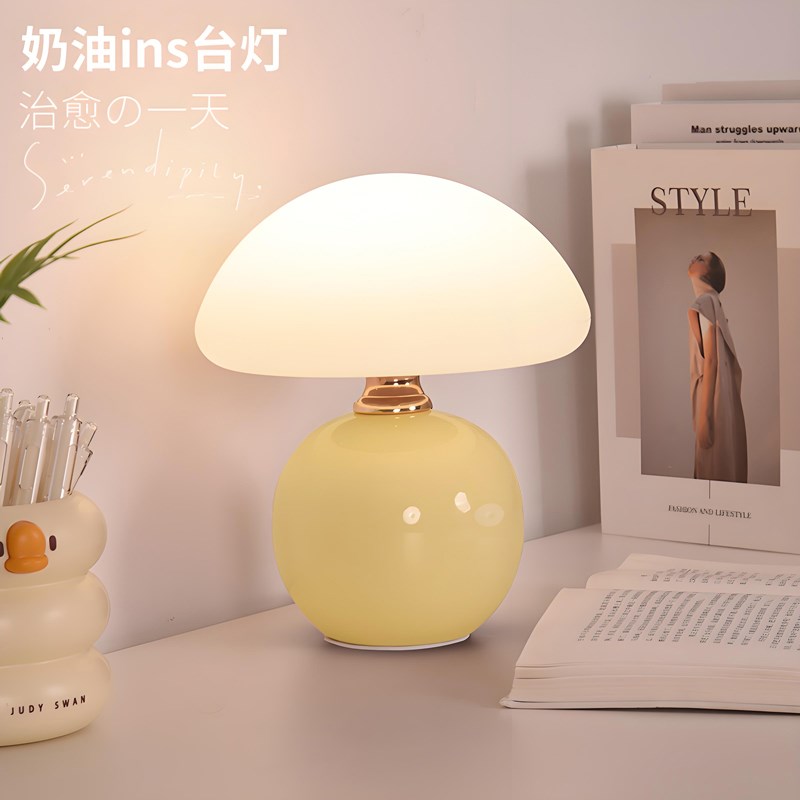 蘑菇台灯卧室床头灯少女in奶油风房间睡眠夜喂奶护眼led小夜灯