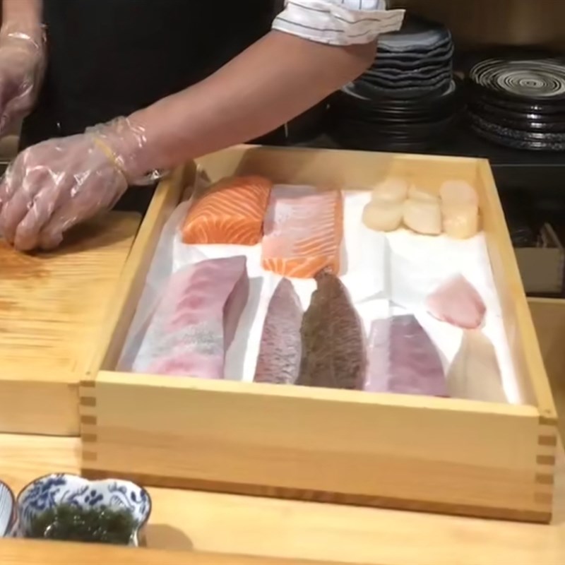 日式木制带盖鱼生盒刺身木盘三文鱼盒板前用木盒牛肉盘盒料理餐具