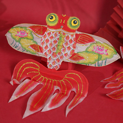 传统手工非遗民俗真丝手绘烫金纸鸢描金荷红色金鱼拍照摄影风筝