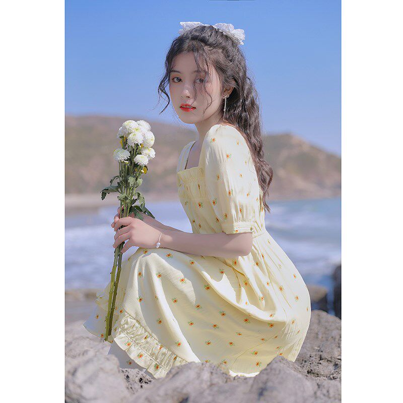 夏季新款法式气质温柔甜美初恋少女显瘦裙子仙女风度假碎花连衣裙