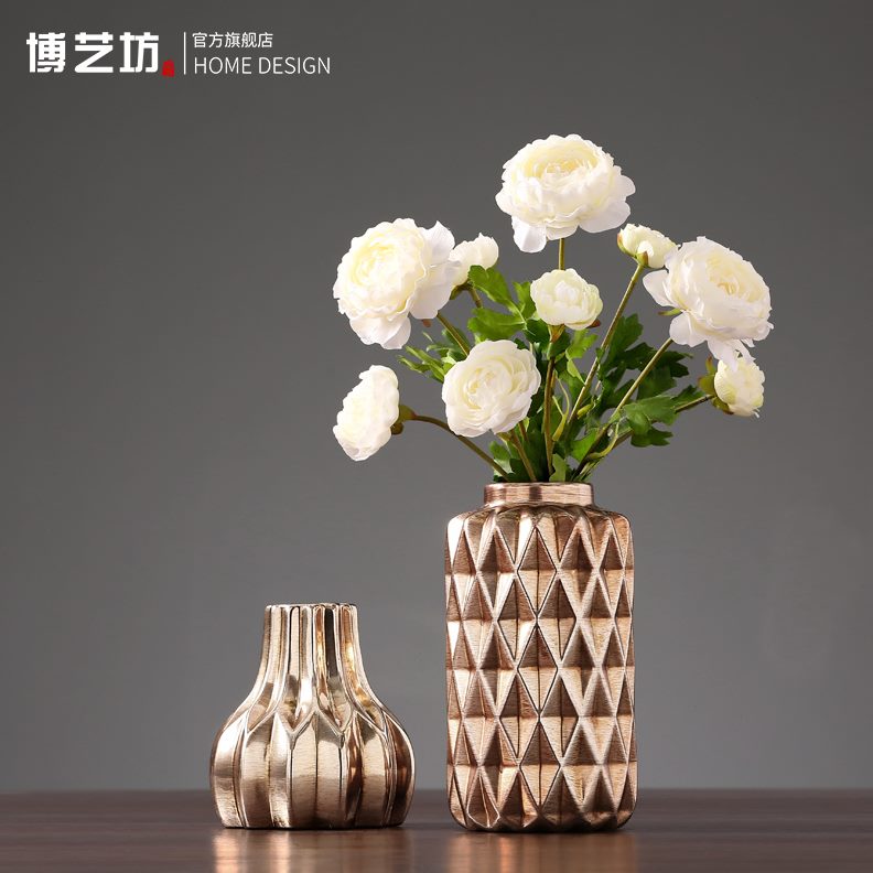 轻奢摆件立体纹餐桌现代简约花质感家用客厅ins风插花陶瓷金属