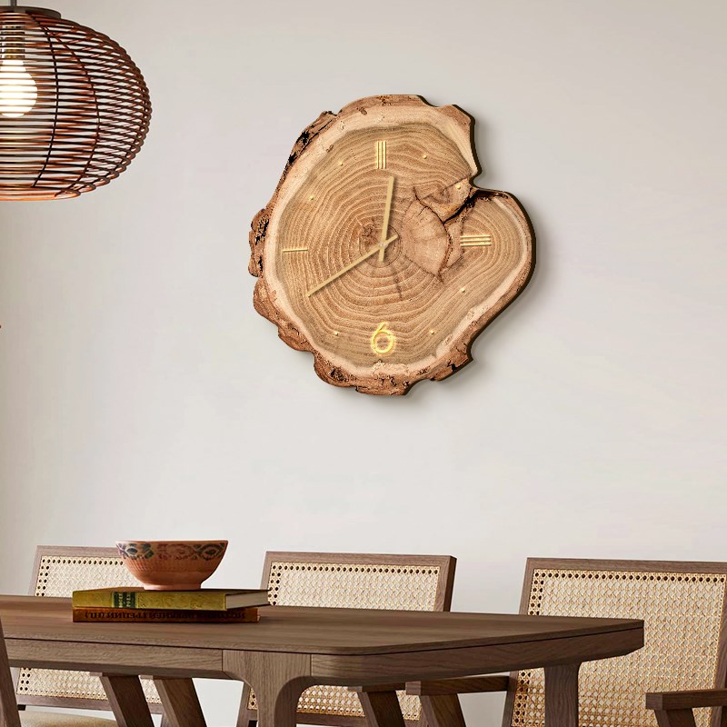 侘寂风客厅装饰挂钟极简艺术餐厅创意钟表202新款家用超静音时钟