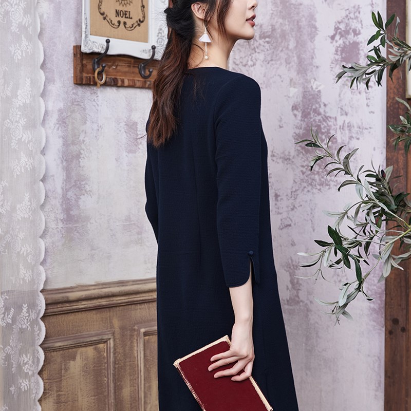 B Fu秋季新款蝴蝶流苏纽扣连衣裙女士宽松长袖简约小v领漂亮时尚