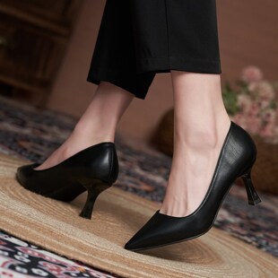 工装鞋女2024新款黑色面试v大码宽胖脚加宽工作鞋高跟鞋小码31323