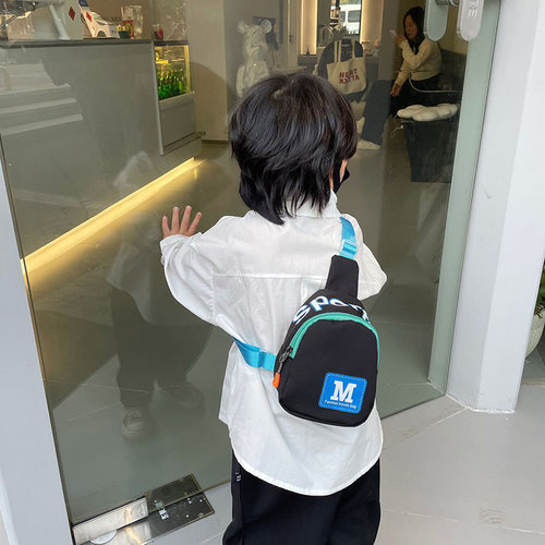 儿童包包时尚新款帅气男童斜挎包外出休闲潮酷小女孩宝宝零钱胸包