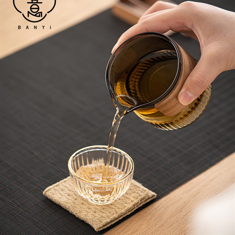 班意 竹套防烫公杯匀杯公道杯耐热玻璃茶海胡桃色分茶器