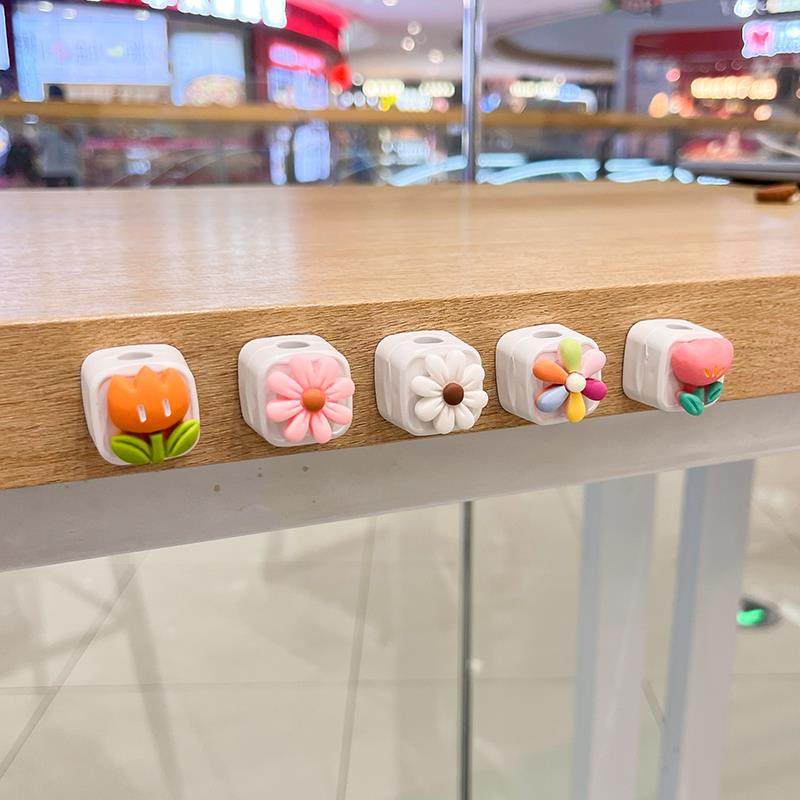 可爱磁吸数据线收纳理线器挂固定神器桌面手机充电线夹卡扣集线器