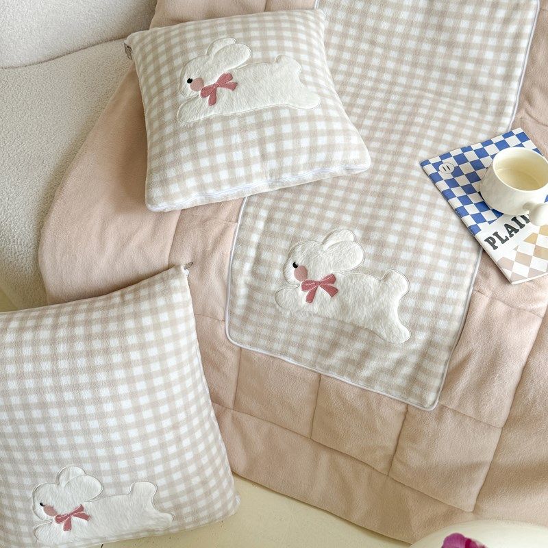 萌兔抱枕被子两用冬天加厚2024新款午睡毯子二合一车用折叠枕头被,居家布艺,抱枕被,淘宝优惠券,粉丝福利购,淘宝优惠卷