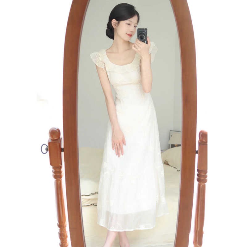 法式复古茶歇连衣裙女夏季新款初恋小白裙海边度假小个子收腰长裙