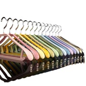 衣架加厚宽肩无痕晾衣架防滑挂衣架塑料多彩衣撑晾衣架